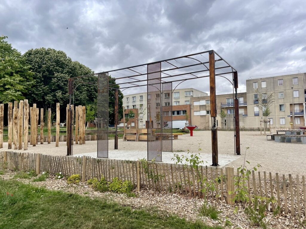 Pergola du Square de la Citoyenneté à Saint-Eloi